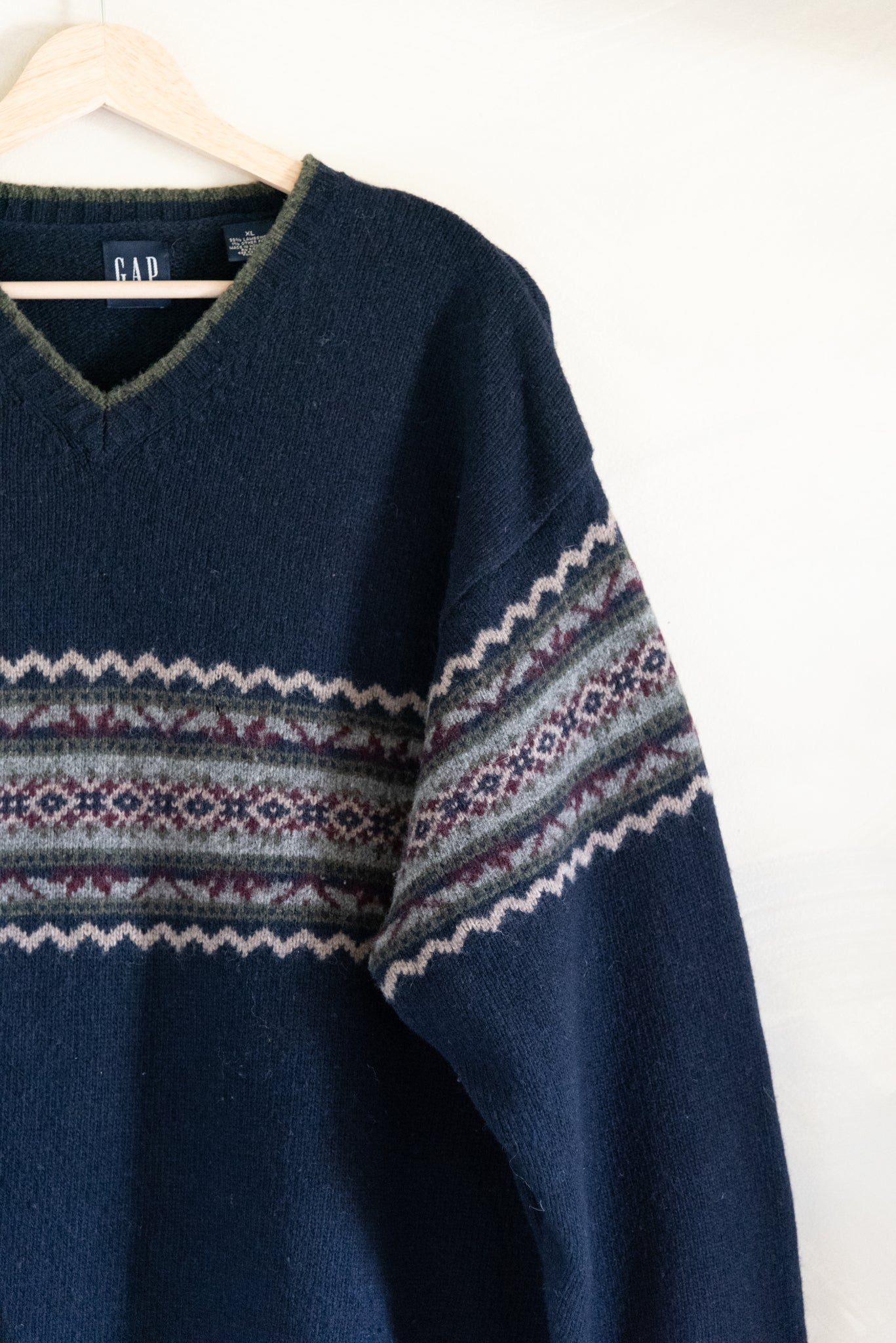 GAP Lambswool Fair Isle Vneck in Navy (XL)